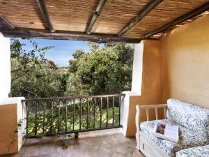 Balkoni atau teres di Apartment Il Giardino degli Oleandri-2 by Interhome