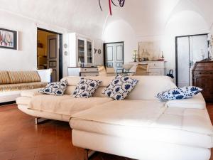 Χώρος καθιστικού στο Holiday Home La Loggia sul mare by Interhome