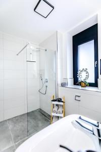 Ένα μπάνιο στο Wohnung im luxuriösen Anwesen mit Panoramablick