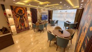Khu vực ghế ngồi tại Rotana Pyramids View