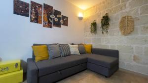 a living room with a couch and a brick wall at La Suite in Centro con vasca idromassaggio - Relax & Spa in Bari
