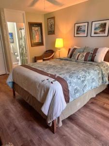 a bedroom with a large bed in a room at Primrose Condo in Kahuku