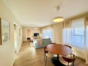 TV a/nebo společenská místnost v ubytování La Maison des Vignes de Cernay