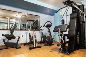 Fitness centrum a/nebo fitness zařízení v ubytování Santa Barbara Hotel