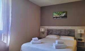 Postel nebo postele na pokoji v ubytování Hotel Restaurant Les Chataigniers