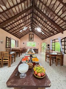 Comida na casa de hóspedes ou em algum lugar perto