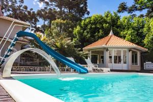 A piscina localizada em Doce Canela - Pousada de Charme ou nos arredores