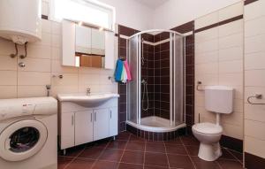 Ένα μπάνιο στο Villa Pavica +50 φωτογραφίες