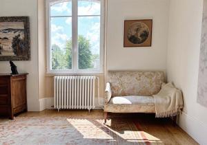 Coin salon dans l'établissement L'Auberge 91530