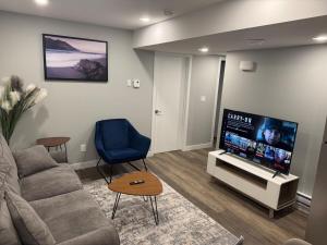 Afbeelding uit fotogalerij van 1-Bedroom - On site Parking - near YQR Airport in Regina