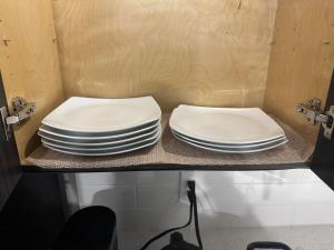 Afbeelding uit fotogalerij van 1-Bedroom - On site Parking - near YQR Airport in Regina +13 foto's