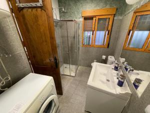 a bathroom with a sink and a washing machine at Casa para parejas El Cerrillo in Castril
