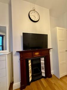 Μια τηλεόραση ή/και κέντρο ψυχαγωγίας στο Amazing Studio Apartment East London