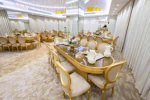 Restaurace v ubytování فندق تارا بلس Tara Plus Hotel