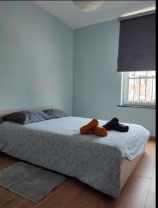 Postel nebo postele na pokoji v ubytování Chambre confortable lit double schaarbeek 1ere étage clé normal
