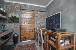 Телевізор і / або розважальний центр в Pause Studio Room Yzerfontein