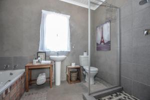 Ванна кімната в Pause Studio Room Yzerfontein