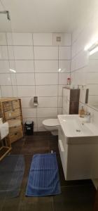 A bathroom at Camping Gasthof Zirknitzer