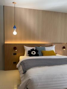 Llit o llits en una habitació de LAZYDAY IN NIMMAN