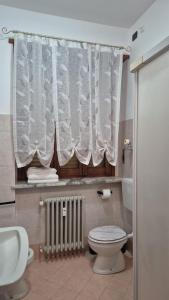 Koupelna v ubytování La Torretta Asti