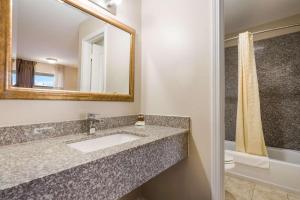 Koupelna v ubytování Americas Best Value Inn Refugio