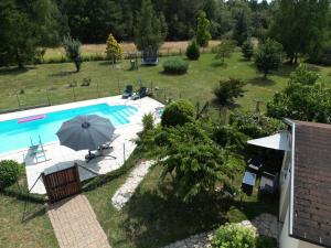 Bazén v ubytovaní Studio proche Beauval et Châteaux de la Loire alebo v jeho blízkosti