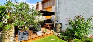 Vonkajšia záhrada v ubytovaní Gîte et SPA Chez Jules