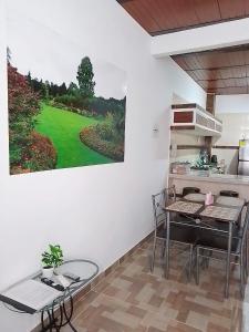 Kuchyň nebo kuchyňský kout v ubytování CÓMODO APARTAMENTO CENTRAL EN BARRIO SEMI RURAl