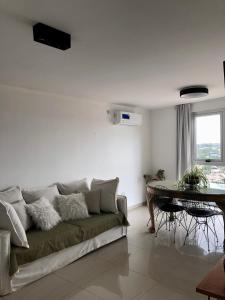 Güemes Premium, 2 dorm con Vista a las Sierras ALOHA #2的休息区