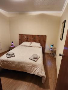 a bedroom with a bed with two towels on it at Casa R&M in Pedrulheira