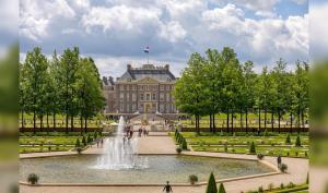a view of a building with a fountain in front of it at De Overkant in Voorst