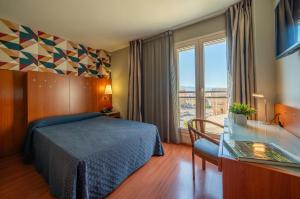 Postel nebo postele na pokoji v ubytování Hotel J. Balmes Vic + 37 fotografií