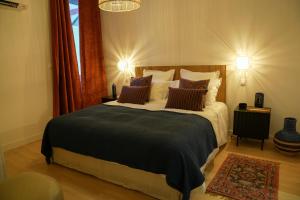 a bedroom with a large bed with pillows at Dijon Hypercentre - Loge Des Ducs in Dijon