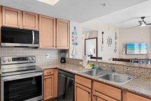 5 Star Resort 7th FL Sunrise Poolview Private Balconies Beach Gear Shuttle廚房或簡易廚房