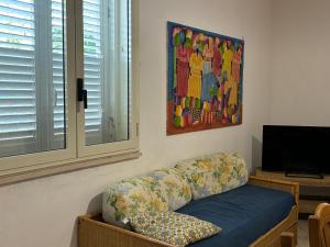 TV a/nebo společenská místnost v ubytování VILLA SABBIA D'ORO Torre Pali