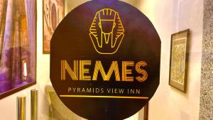 Certificato, attestato, insegna o altro documento esposto da NEMES Pyramids View INN