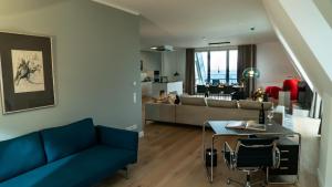 Ein Sitzbereich in der Unterkunft FIRST im FIRST Sellin, Penthouse Meer & Meer mit phänomenalem Ostseeblick