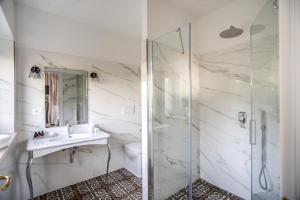 A bathroom at Vigna Caio Relais & Spa