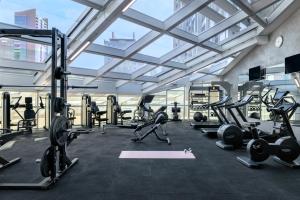 Fitness centrum a/nebo fitness zařízení v ubytování Aparthotel Adagio Fujairah