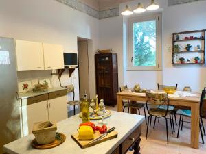 a kitchen and dining room with a table with fruits and vegetables at Todi Villa San Martino in Todi
