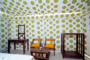 Royal Adventure Jaisalmer Resort客房内的一张或多张床位