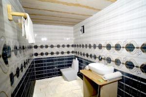 Royal Adventure Jaisalmer Resort的一间浴室