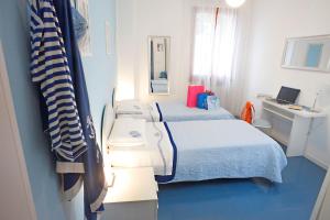 Voodi või voodid majutusasutuse "Canal View", appartamento ampio e luminoso, con splendida vista sul canale e sul ponte romano, free parking, AC, WIFI toas +37 fotot