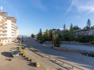 a street with cars parked on the side of the road at Appartement 6 personnes avec piscine à Peyragudes - FR-1-695-67 in Gouaux-de-Larboust