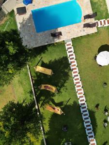 an overhead view of a swimming pool in a yard at Pousada Flores do Campo in Águas de Lindoia +76 photos