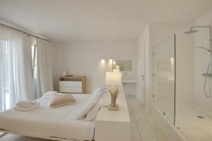 Кровать или кровати в номере Anemone Villas hotel