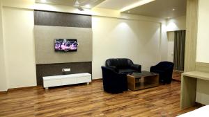 TV a/nebo společenská místnost v ubytování Hotel Royal Bistro