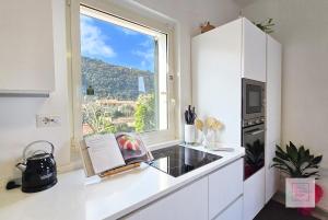 A kitchen or kitchenette at La Terrazza Family Holidays - Sorrento Coast