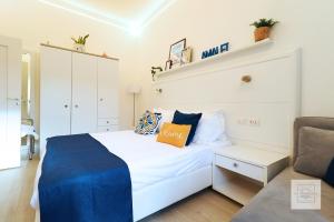 A bed or beds in a room at La Terrazza Family Holidays - Sorrento Coast