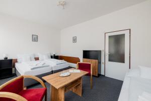 Postel nebo postele na pokoji v ubytování hotel Dobruška